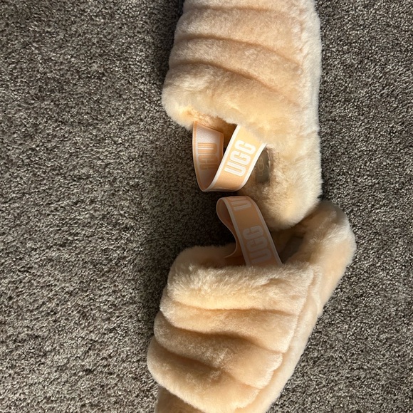 NWOB slippers by UGG - Picture 4 of 7